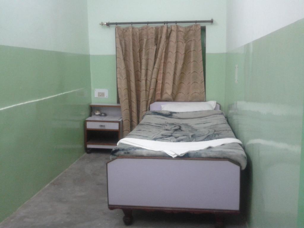 Radiant Ymca Tourist Hostel Varanasi Eksteriør billede