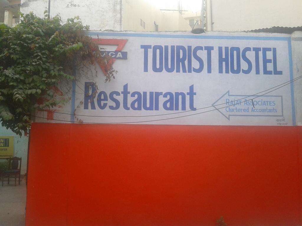 Radiant Ymca Tourist Hostel Varanasi Eksteriør billede